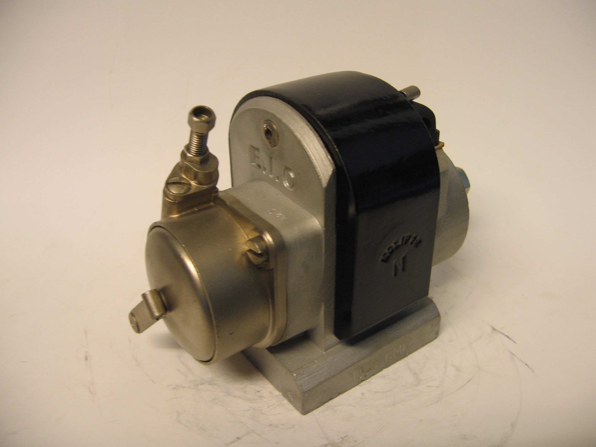 004 1260C 326 clock